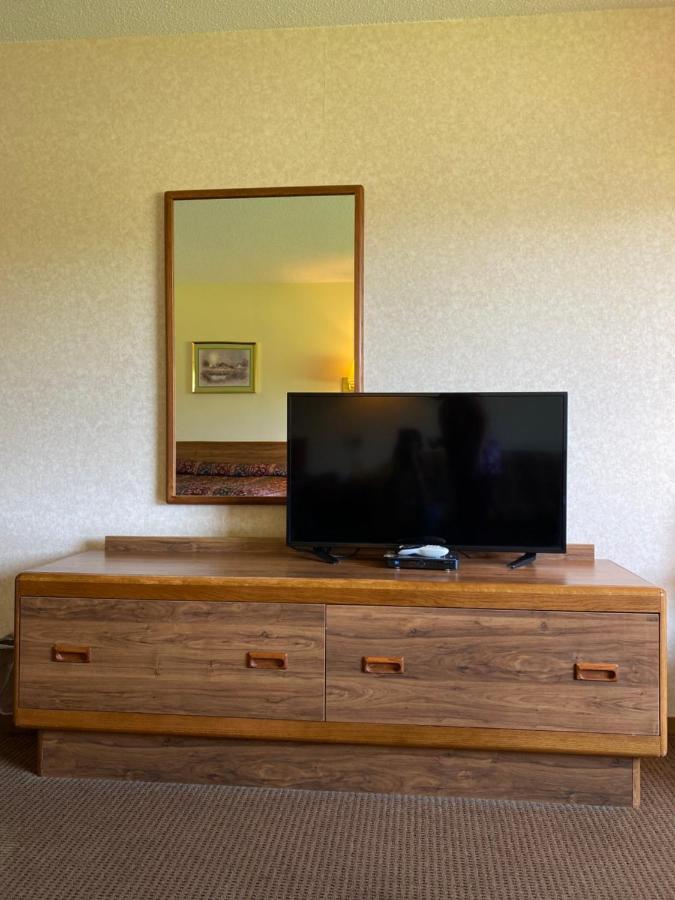 Amerivu Inn Prentice Exteriör bild