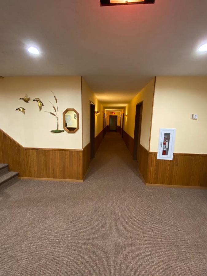 Amerivu Inn Prentice Exteriör bild
