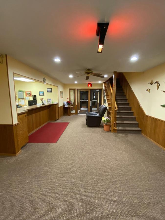 Amerivu Inn Prentice Exteriör bild