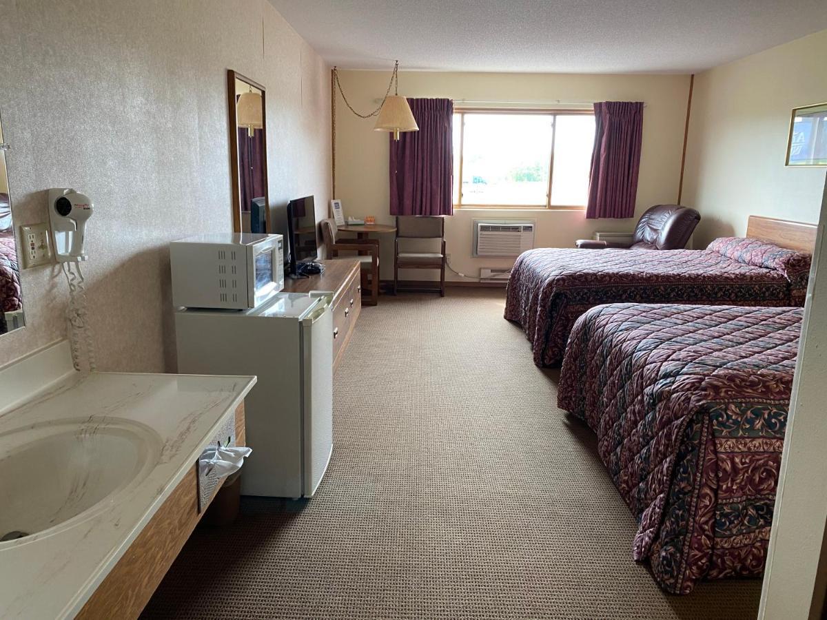 Amerivu Inn Prentice Exteriör bild
