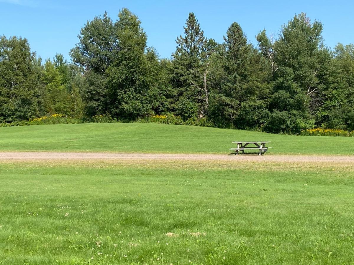 Amerivu Inn Prentice Exteriör bild